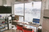 Life Guesthouse - Hostel - Hostels