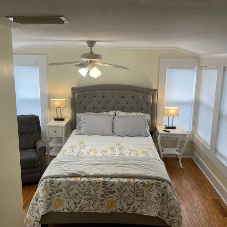The Rose on Lakeside Mount Dora-Umatilla4 Bedrooms 2 1/2 bathrooms Sleeps 10
