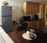 Emerald City Cozy Studio Suite - Stay near university fun – 5 min drive - Apartments
