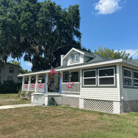 The Rose on Lakeside Mount Dora-Umatilla4 Bedrooms 2 1/2 bathrooms Sleeps 10