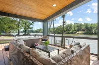 Lakefront! Heated Pool! Hot Tub! Game Room! - 5성급