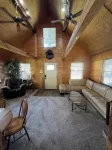 The Cedar Shack near Lake Conroe - Homestays