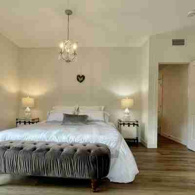New building of 4 bedroom  in the Spring Creek Canmore near Banff Rooms