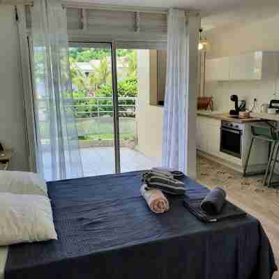 Studio 5 mins walk to Anse Mitan beach Rooms