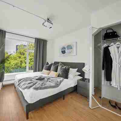 Luxury 3 Bedroom Townhome in Downtown Vancouver with Rooftop Patio Rooms
