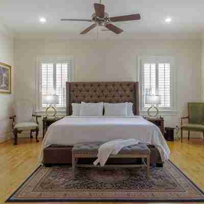 Downtown Greensboro Retreat - Walk to Dining & Breweries + 2 Free Parking Spots Rooms