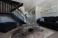 Charming 2-bedroom townhome with AC, WiFi in enchanting Aurora - 부티크