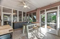 SERENITY SHORES Private Luxury 5-Level Tropical Oasis, Pool, Steps to Beach