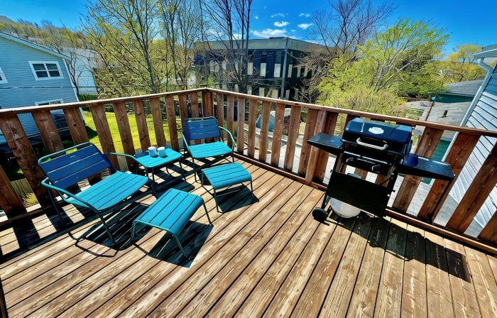 Cozy, Relaxing, Center City Retreat with Private Rooftop Deck!