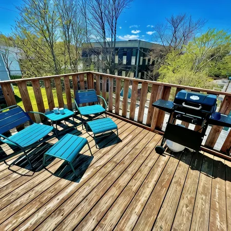 Cozy, Relaxing, Center City Retreat with Private Rooftop Deck!