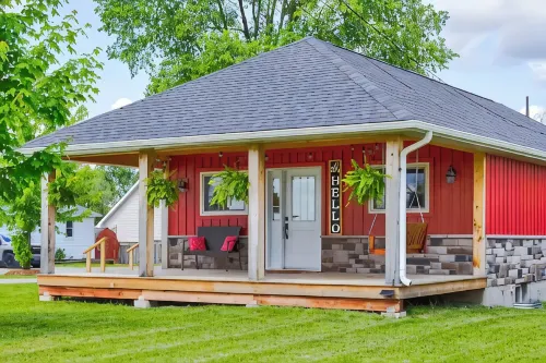 The Little Red Cottage - Ideal for long stays! - Homestays