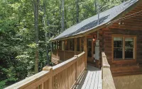 Creekside Paradise Found! One-Bedroom Mountain Cabin in Pigeon Forge - Alppimaja