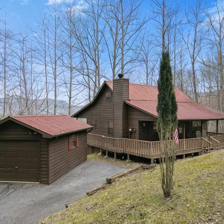 Mountain Views, 3 king beds, ready for Multi Couples get away!!! Fido too!!!