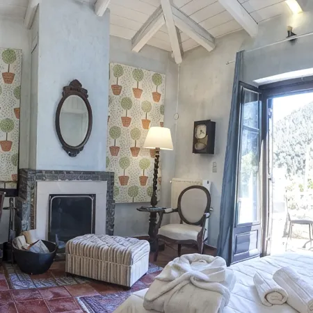 Ostra Menalon Luxury Suites