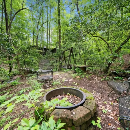Modern, Luxurious Cabin for Two Located on a Cascading Waterfall.