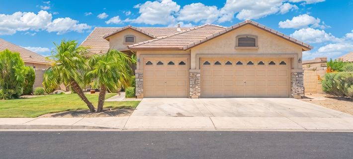 Heated Pool 88 Degrees No Fee and Golf Course View! Hotels in Avondale