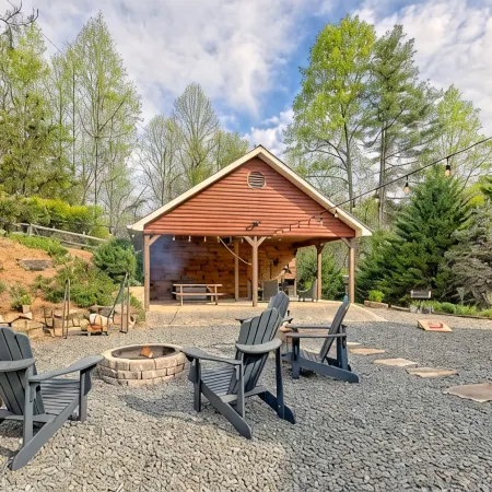 Stacked Stone Retreat - Bryson City Luxury Log Home close to town