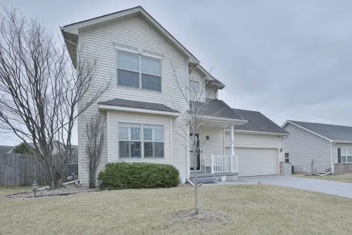 Entire Home-Beautiful 4BR, 3.5BA Retreat in Ankeny, Iowa 2 King Beds, Fenced, AC - Balkon