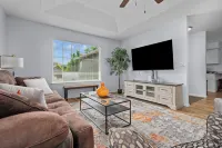 Inviting 2Br Half-Plex-Equipped Kitchen & Garage - Wifi