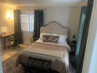 Charming 2-bedroom home in quaint Newfield with WiFi