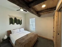 Seneca View Bungalow w/Hot Tub Deck.  Dog-Friendly Walk to Wineries and Brewery! - 4성급