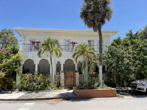 Clean, New, Spacious, in Coconut Grove! - Bungalows