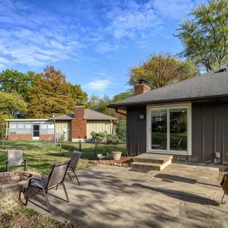 Spacious home with King bed - mins to Stadiums