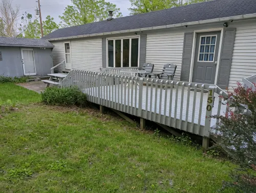 Cozy Creek Cottage, situated between the beautiful rolling hills of Italy, NY - WiFi