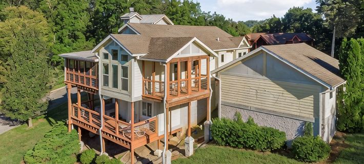 The Oakmont at Blue Water Bay at Center Hill Lake Hotels in DeKalb County