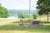 The Cowskin Bunkhouse - Lakeview Getaway - perfect for fishermen/small families! - 2-Star