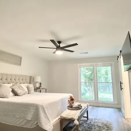 Renovated Ranch Home. Pet Friendly, Game Room, Fire Pit, Grill, Covered Porch