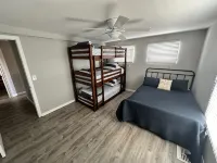 Island Beach Barn - charming vacation house with bay/dock and beach access - 부티크