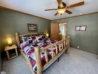 Lakefront Cabin w Screened Deck! Pontoon Rental! 2 Kayaks / Fishing Row Boat! - 3-Star