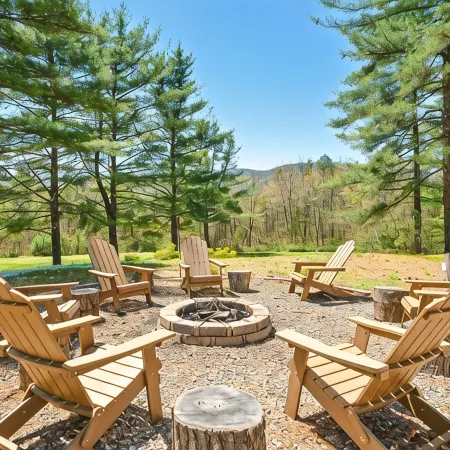 Beautiful Property with Mountain View & Privacy. Near Trails, Eateries & More!