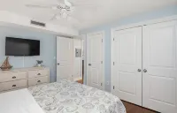 300ft to the Beach • Central A/C, Linens & Towels, Beach Badges & Gear Included - balcony