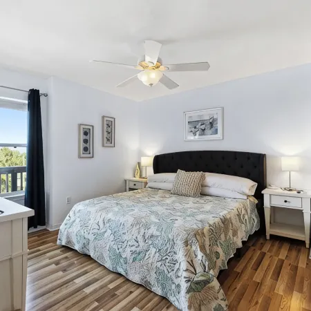 3 Pelicans - Waterfront Condo w Pool & Boat Trailer Parking