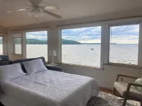 Shelburne Bay Waterfront Getaway - Balcony