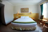 Zamrud Hotel & Convention - 3-Star