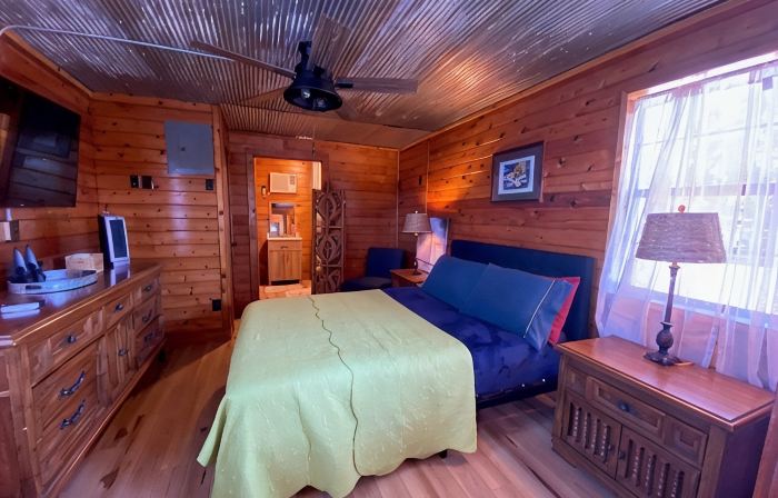 Cabin on Sioux Bayou - Right on the water!