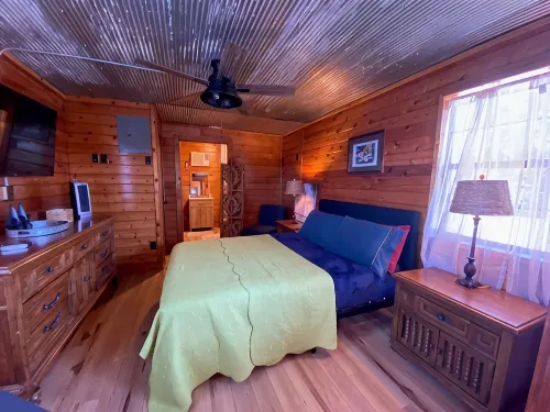 Cabin on Sioux Bayou - Right on the water! - Wifi