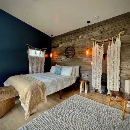 The LONEWEST Retreat in the Eastern Mountain Sierras