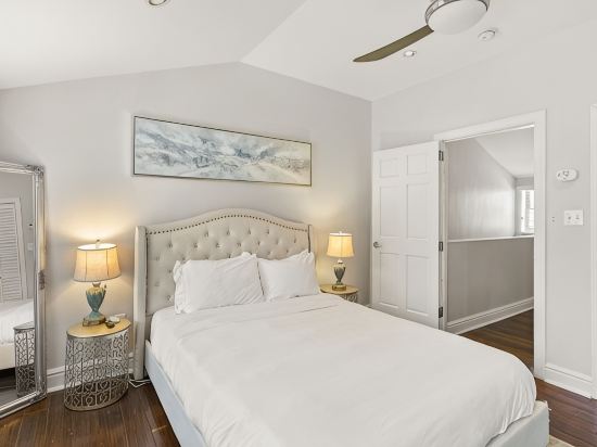 Walk Everywhere, Comfortable Park-Front Escape w/ Free Parking!