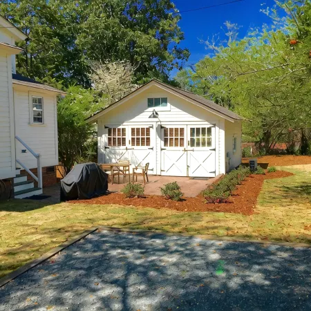 The Craddock - Tufts Home & Antique Carriage House - 6BR 5.5 Baths - Sleeps 12+
