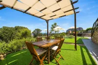 Pater Meus Suites - Pool