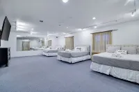Paradise Pocono - Ultimate Arcade, Salt Pool and Hot Tub - Sleeps 14 - 小木屋