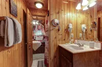 Secluded Romance, Hot Tub, Fireplace, Decor, Honeymoons - 4-نجوم