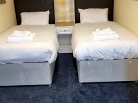 ذا أستون إن Hotels near محطة ويتون