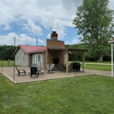 Atwood Lake family home. Pet friendly!