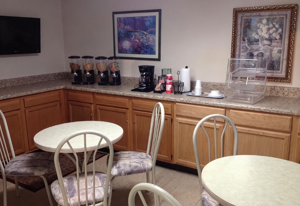Budget Inn Express Bristol - Housity