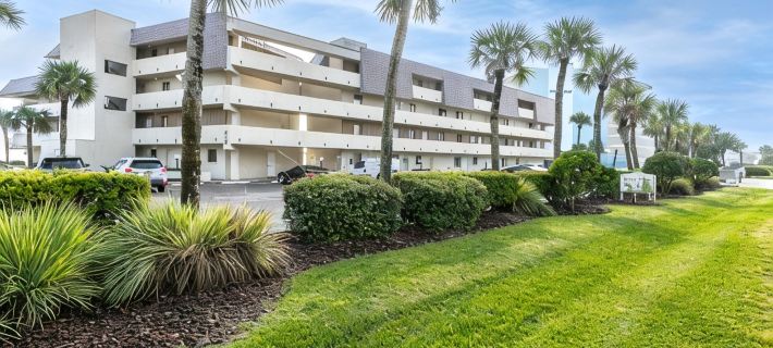 Oceanfront Charmer Hotele w: Ormond Beach